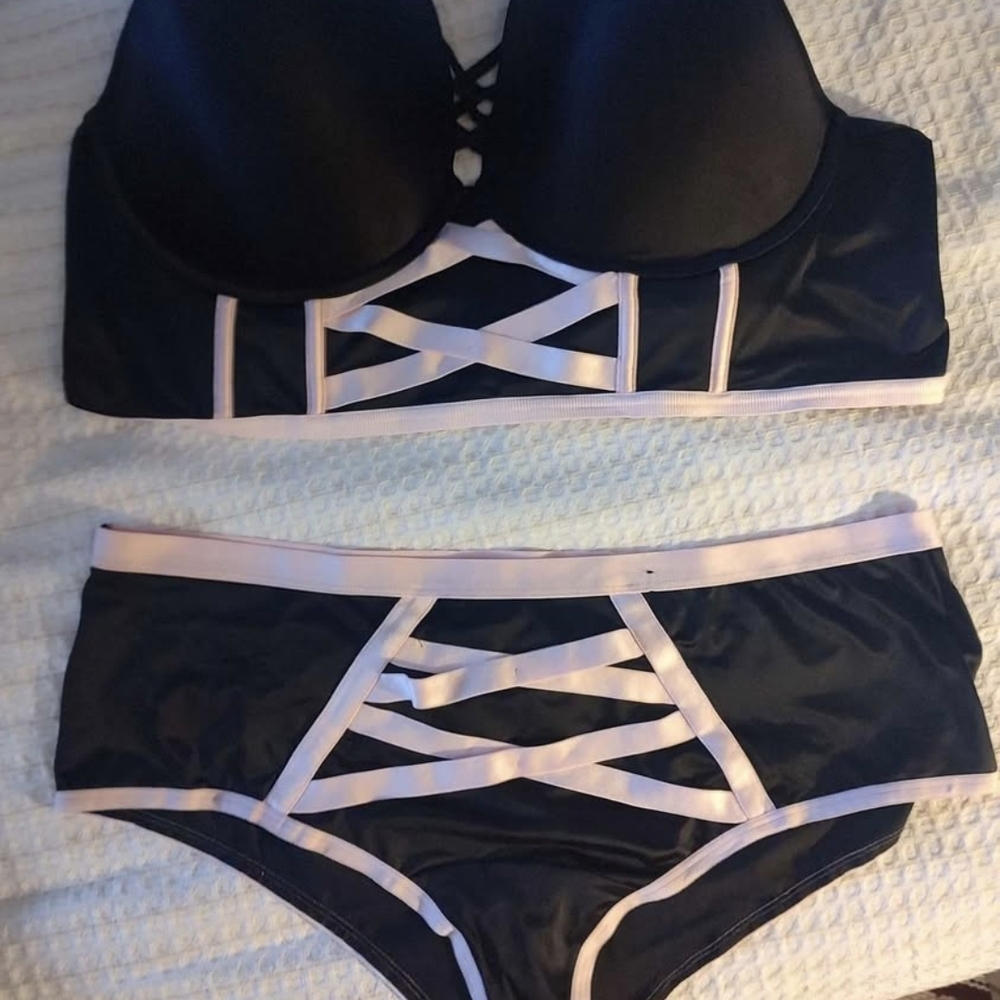 Torrid Black and White Strappy Bra Set